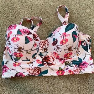 Women’s underwire bathing suit top